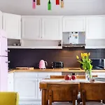 Eclectic And Boutique Designers Apartment With Parking