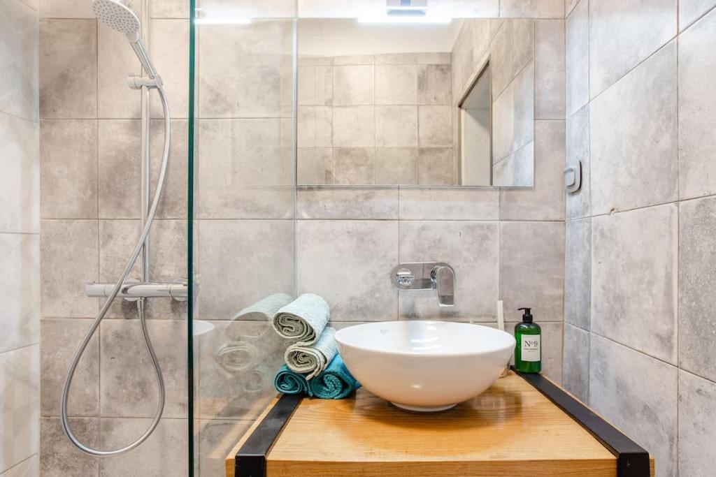 Apartment Eclectic And Boutique Designers With Parking *