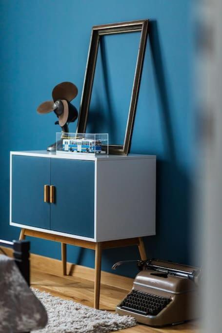 Eclectic And Boutique Designers With Parking Apartment *