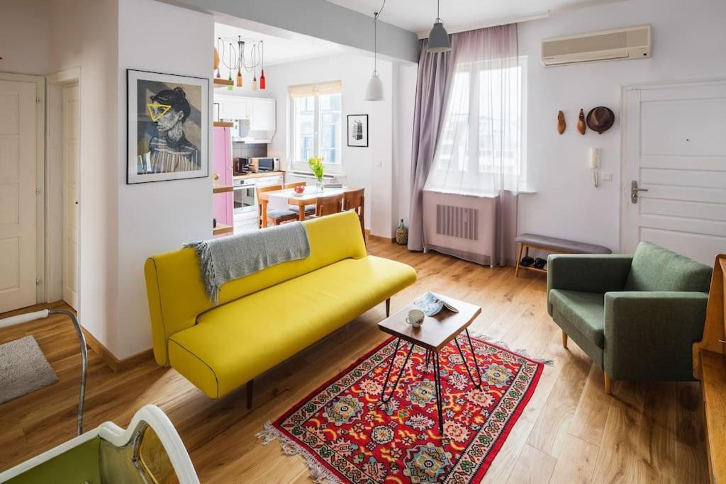 Apartment Eclectic And Boutique Designers With Parking