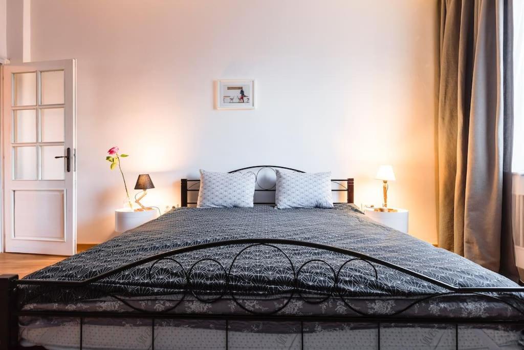 Eclectic And Boutique Designers With Parking Apartament Sofia